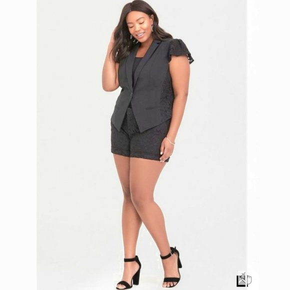 Torrid Plus Size Black Lace Dressy Studio Mini Shorts Plus Size 26 - Picture 2 of 8